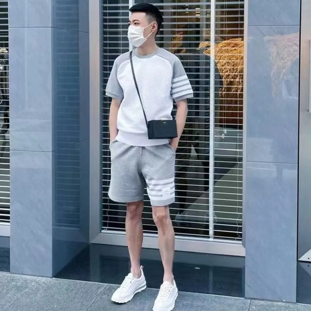 ：T 018（TB T ） THOM BROWNE TB T Quality + Authentic + Same Style Size：1/2/3/4 ：Gray/Navy Blue